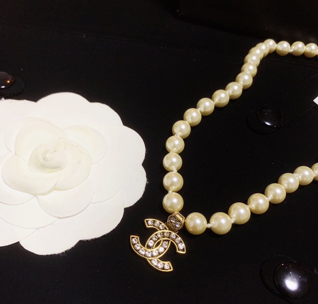 Chanel Vintage Pearl Choker with CC Pendant Necklace - Original Replica Club