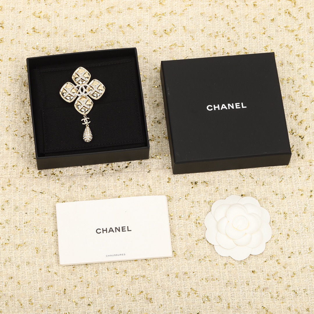 Chanel Vintage Rhomboid Teardrop Dangle Brooch - Original Replica Club
