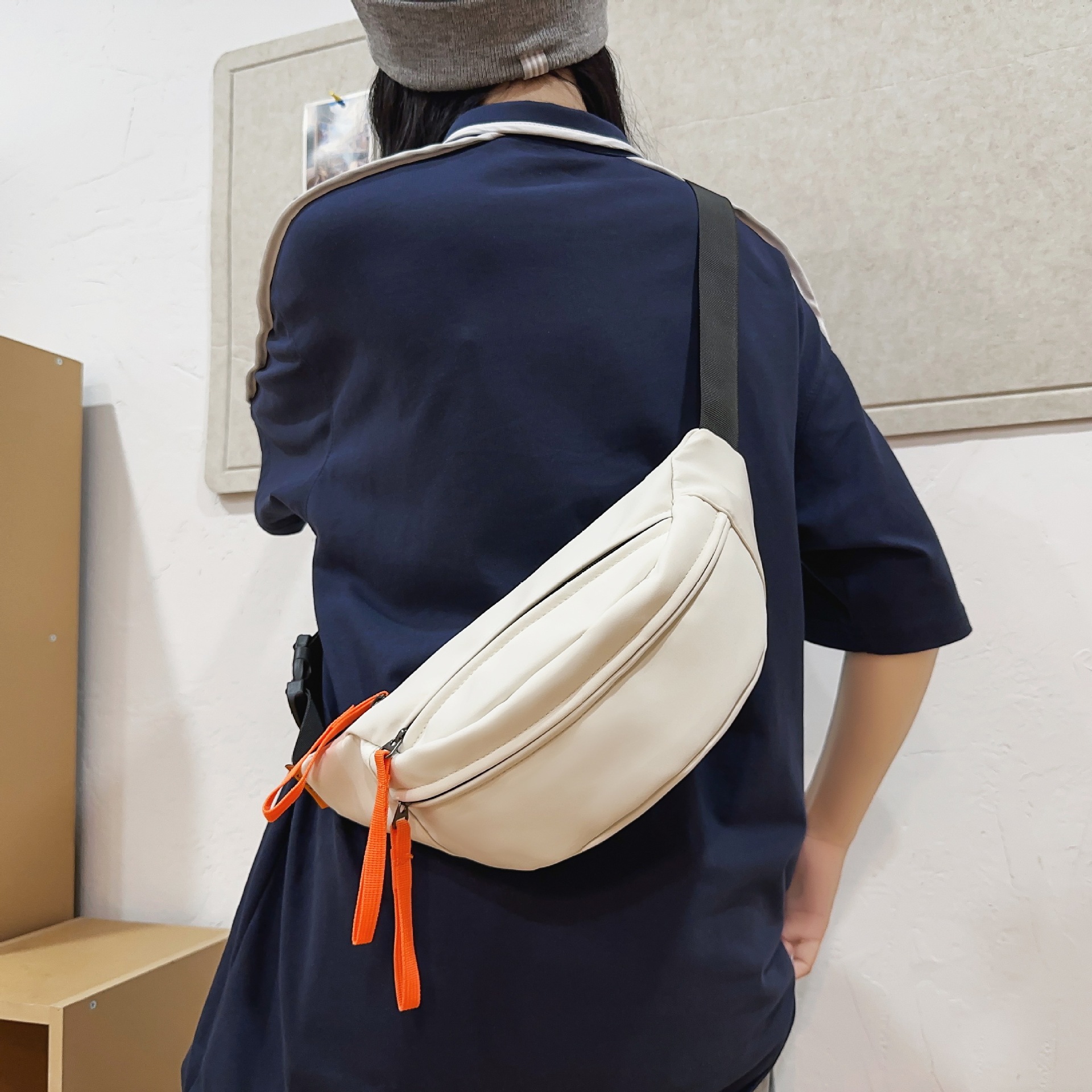 Lightly customized men's chest bag, waterproof Japanese-style casual crossbody bag, sports shoulder bag, men's waist bag, can be printed with logo