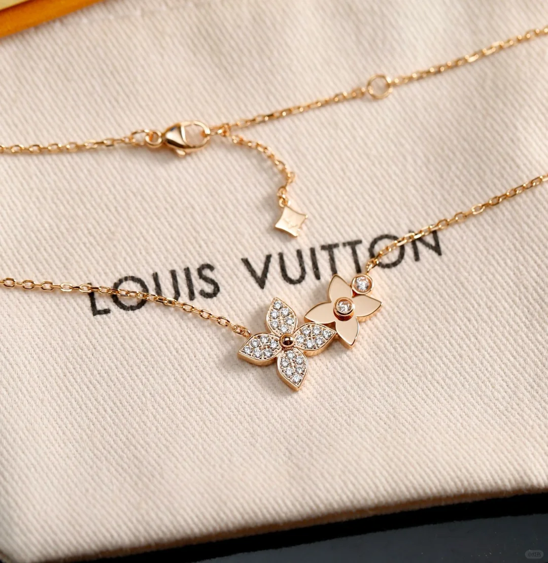 Louis Vuitton Idylle Blossom Pendant Necklace-Two Flowers - Original Replica Club