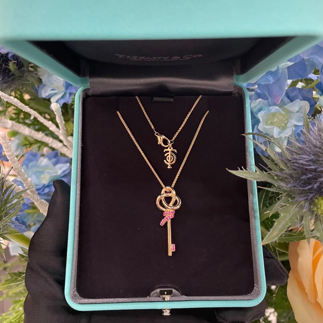 Tiffany Pink Diamond Woven Key Pendant Necklace - Original Replica Club