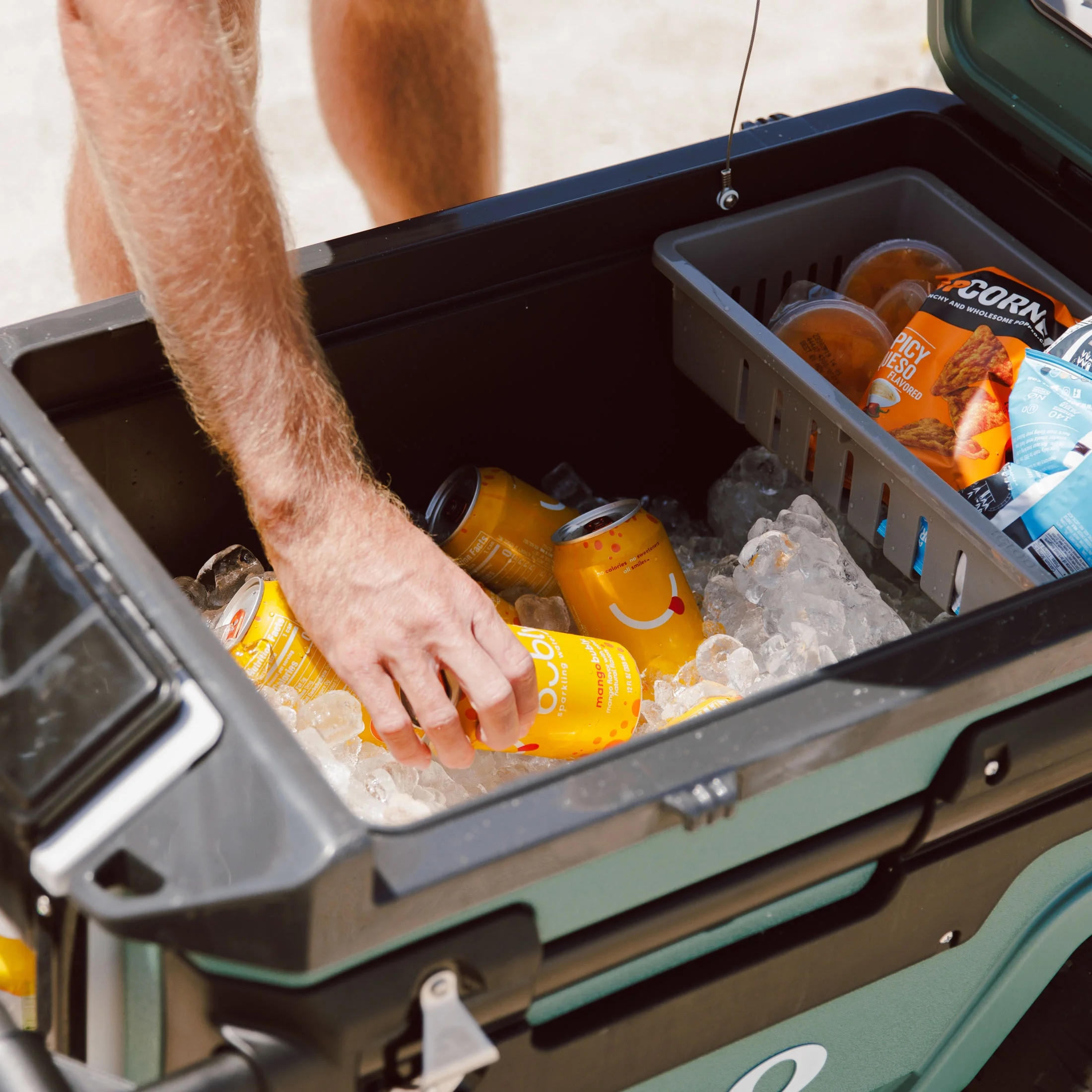 Igloo 70 QT Trailmate Journey Rolling Cooler, Carbonite Gray - Image 18
