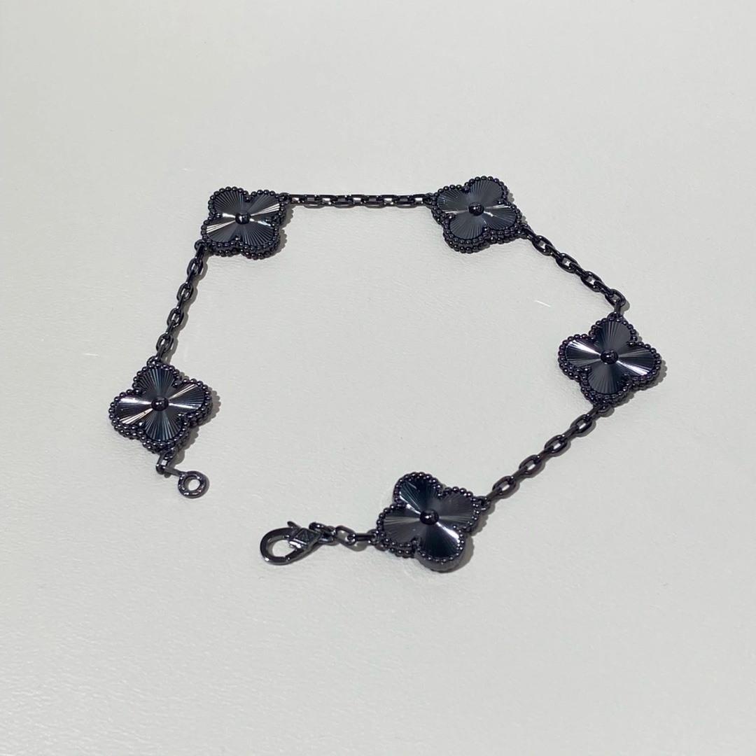 VCA Darth Vader Black Vintage Alhambra 5 Motifs Bracelet - Original Replica Club