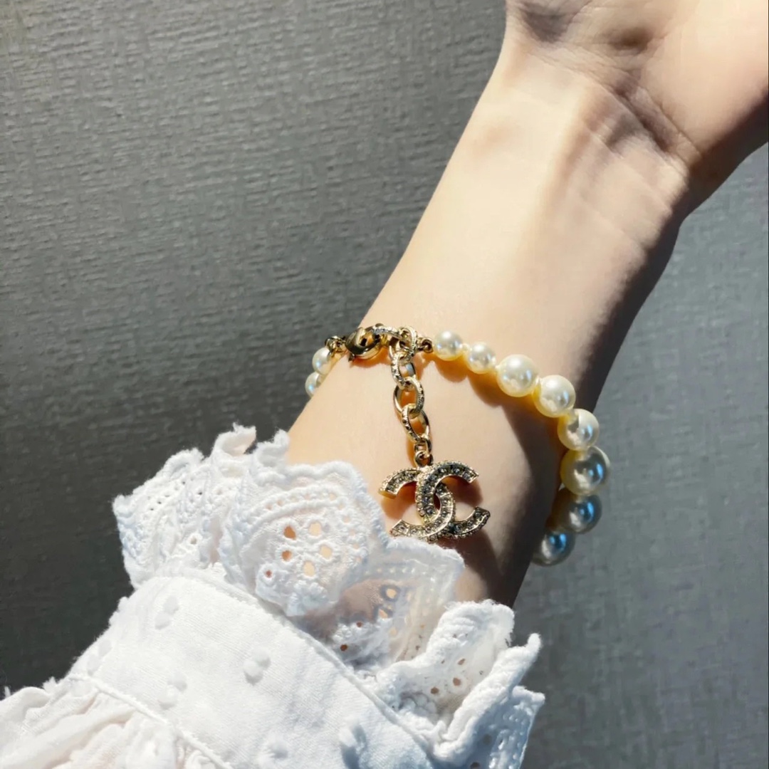 Chanel Graduated Sizes Pearl Bracelet - Original Replica Club