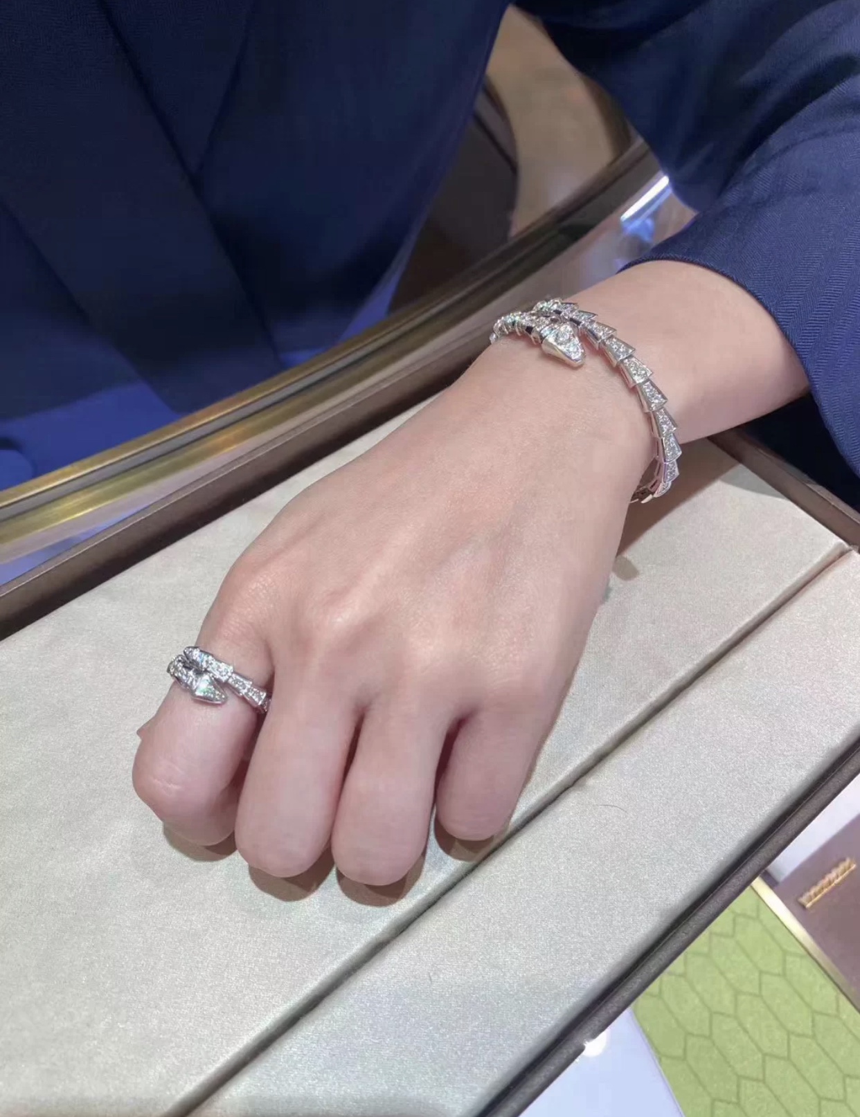 Bvlgari Full Diamond Serpenti Viper Ring - Original Replica Club
