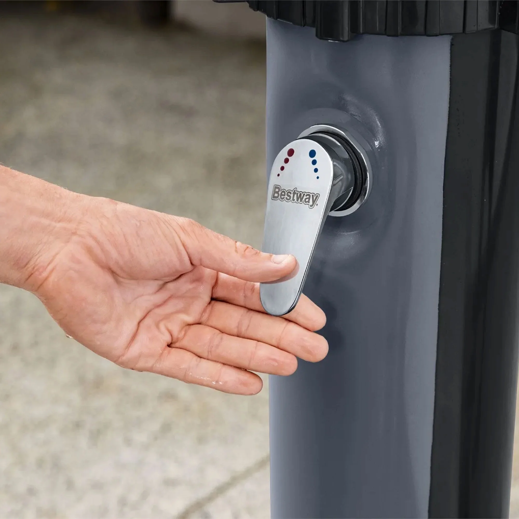 Bestway SolarFlow Outdoor Shower 2gal/8L: Oversized Shower Head and Stand, Easy Installation, & Adjustable Water Flow. Experience the ultimate convenience. - Image 14