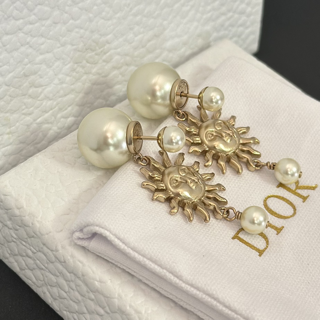 Dior Sun Face Pearl Earrings - Original Replica Club