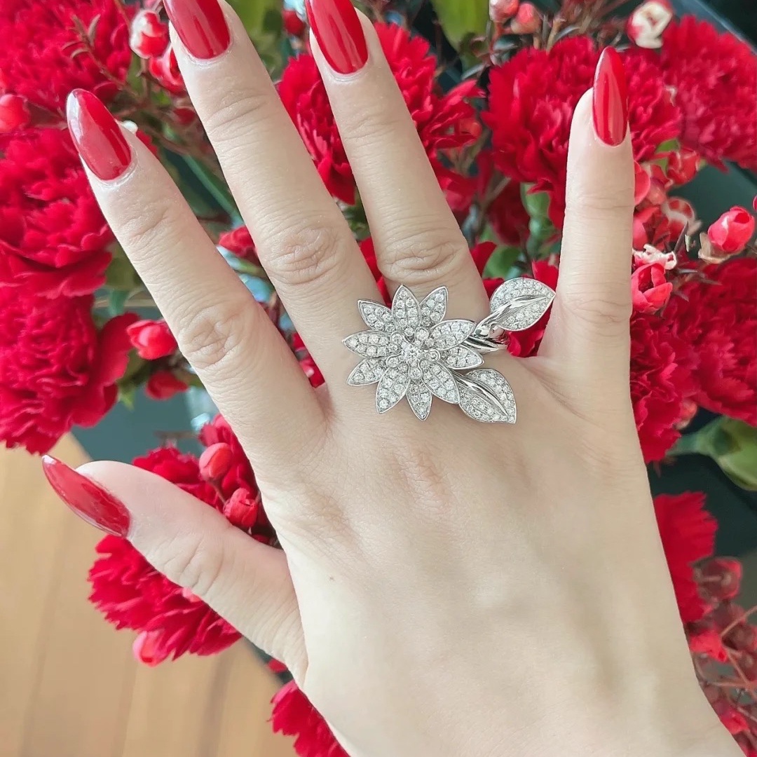 VCA Lotus Between the Finger Ring - Original Replica Club