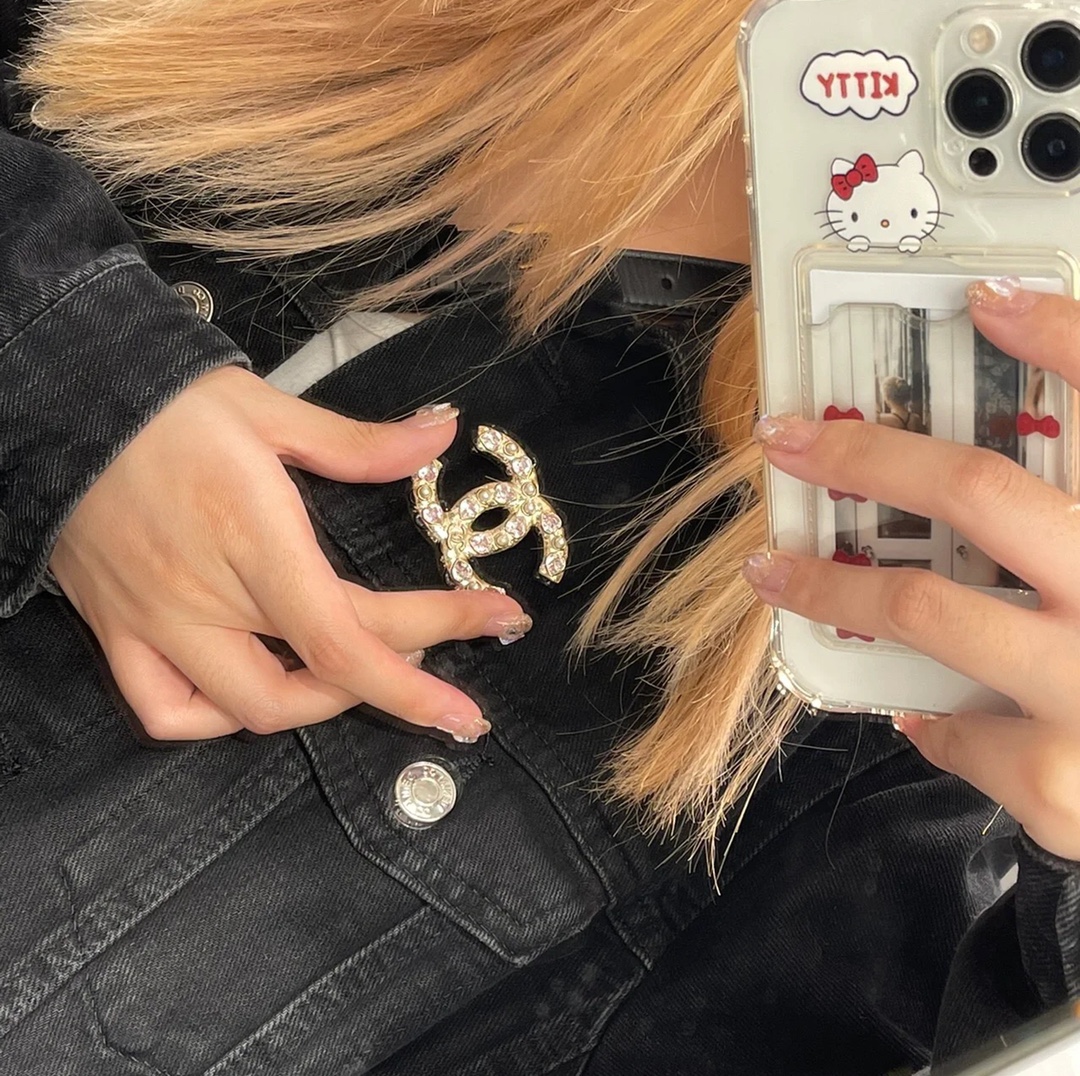 Chanel Pink Heart Diamond Paved CC Brooch - Original Replica Club