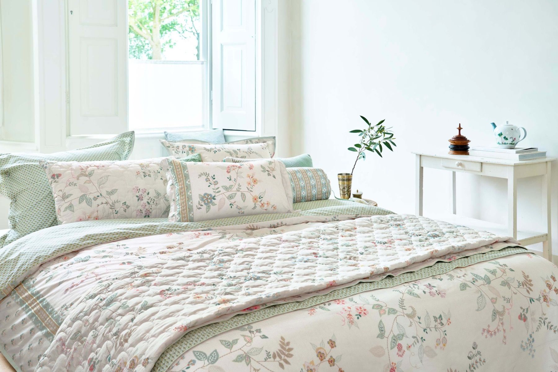 Quilted Cushion Kili Flower White