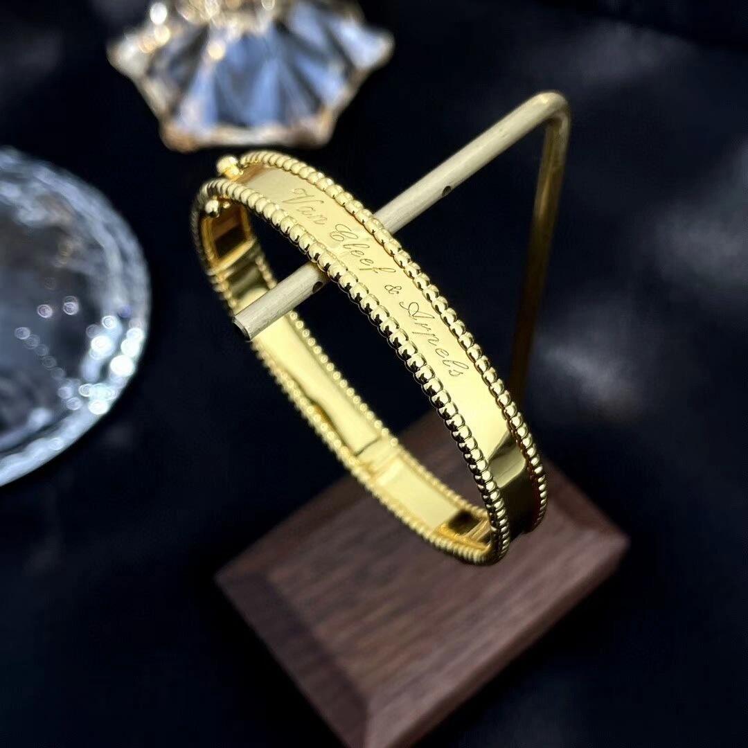 VCA Perlee Signature Bracelet - Medium Bangle - Original Replica Club