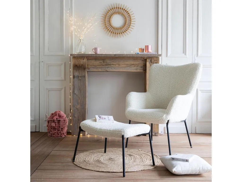 Sillón efecto borreguito en lana rizada beige con reposapiés modelo Eira. lyj264689