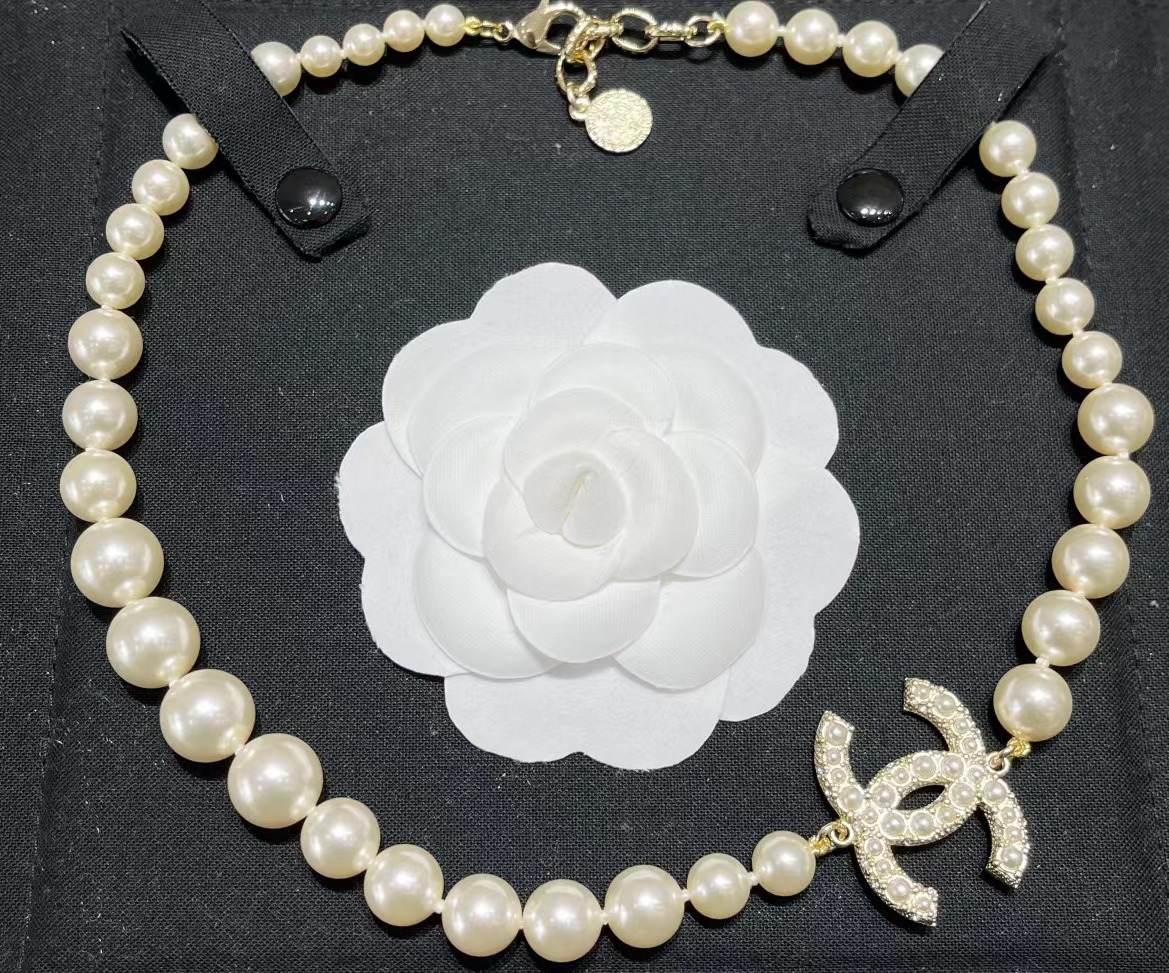 Chanel Vibe Gradient Pearl Necklace - Original Replica Club
