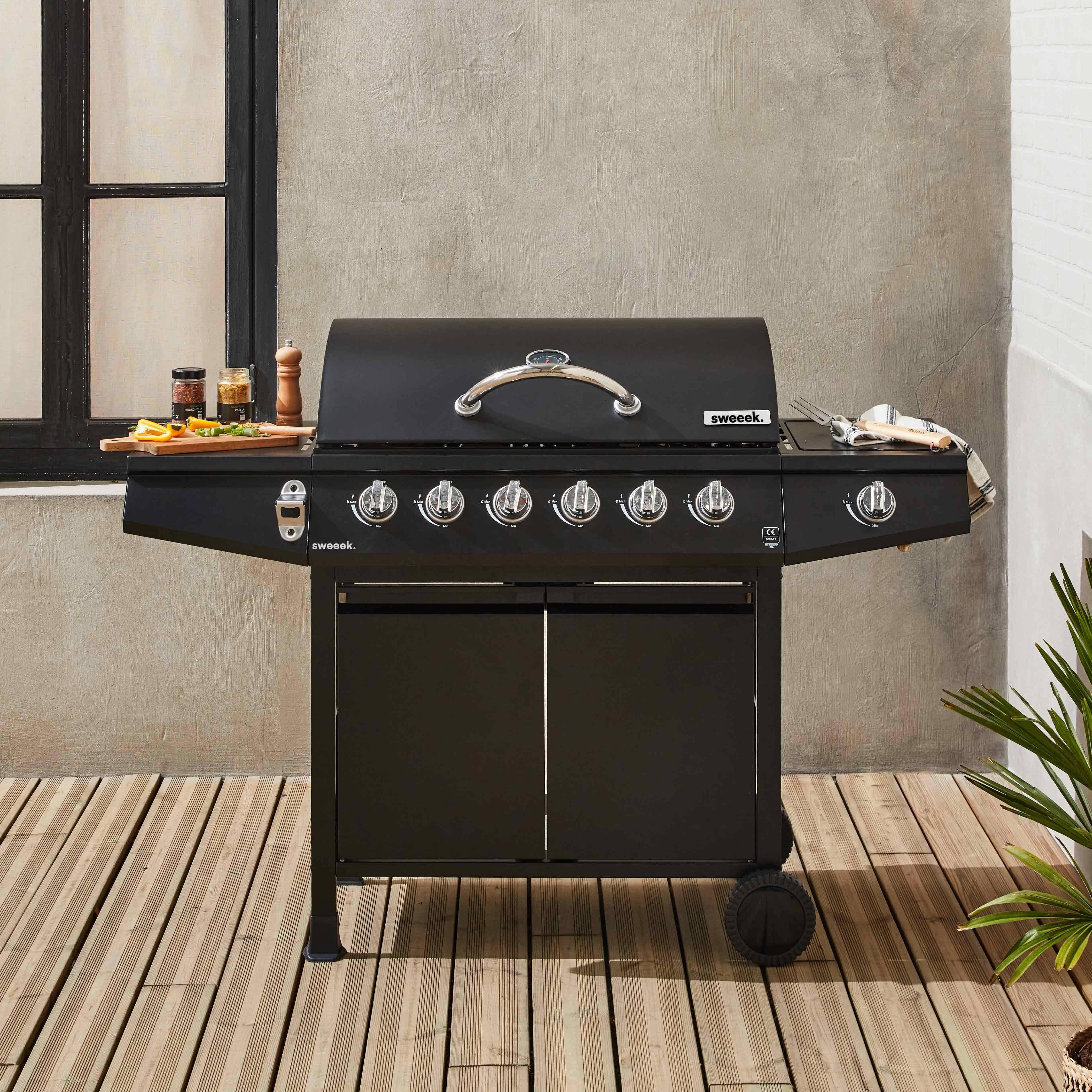 Treville 6 con funda - Barbacoa de gas con 6 quemadores + 1 quemador lateral con ruedas, estantes, termómetro y funda