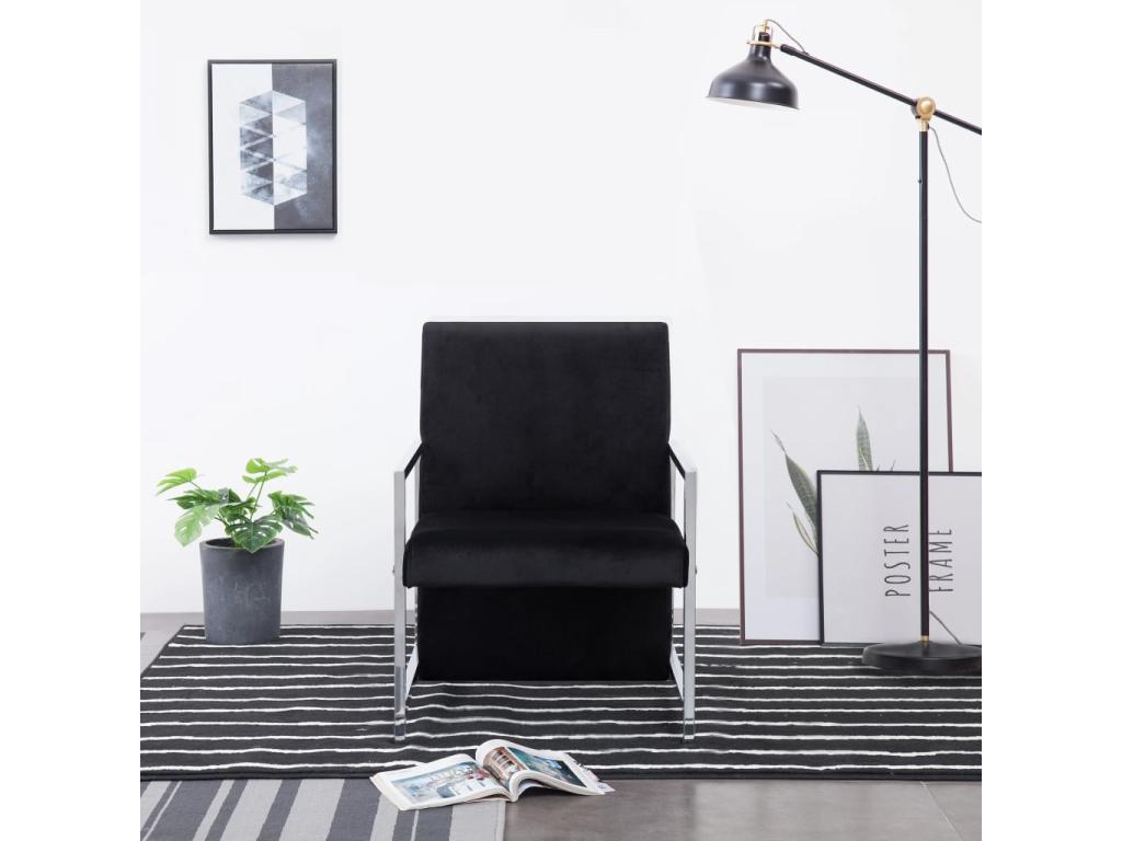 Sillón con patas cromadas de terciopelo negro