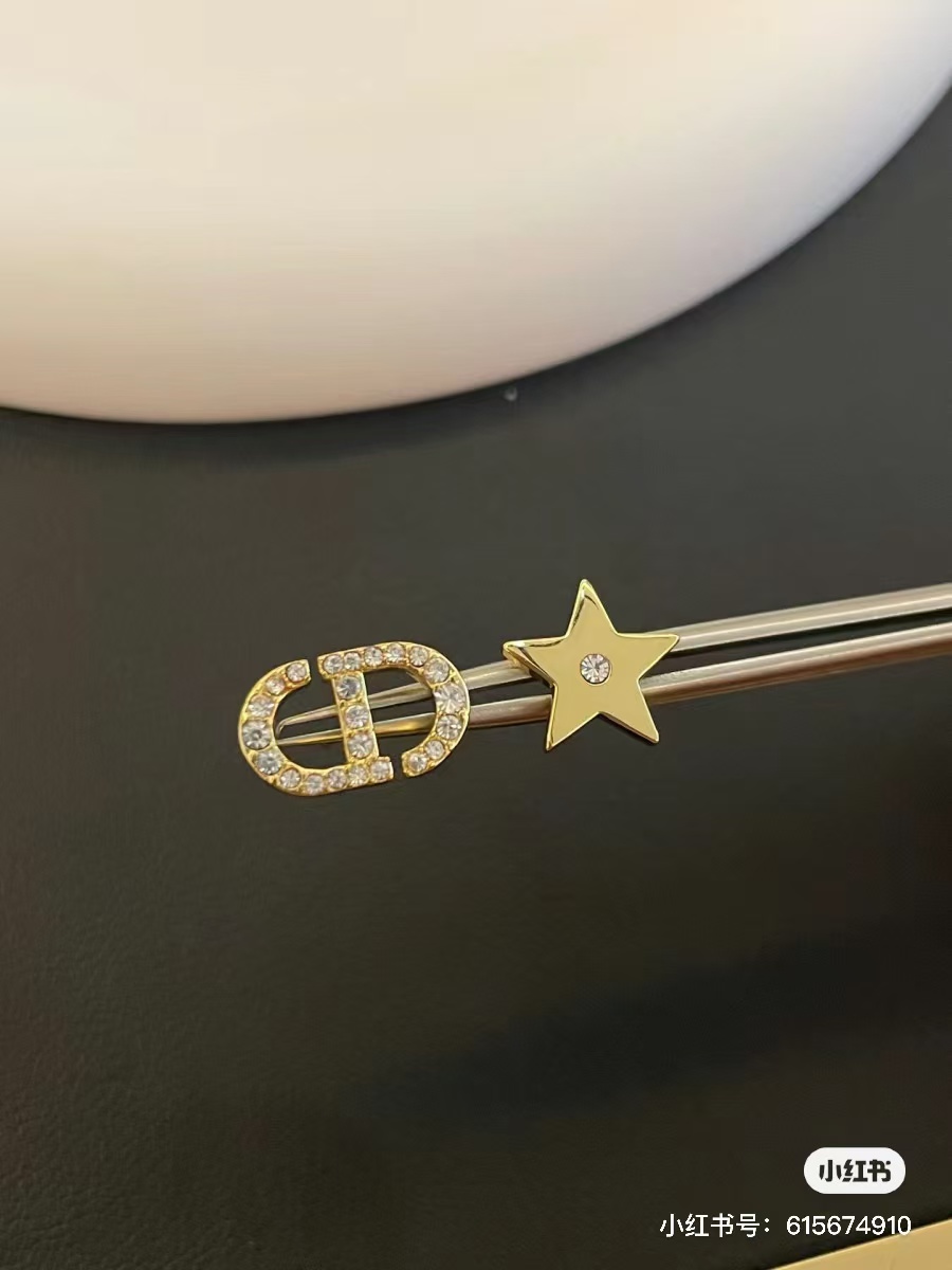 Dior Asymmetric Star Earrings - Original Replica Club