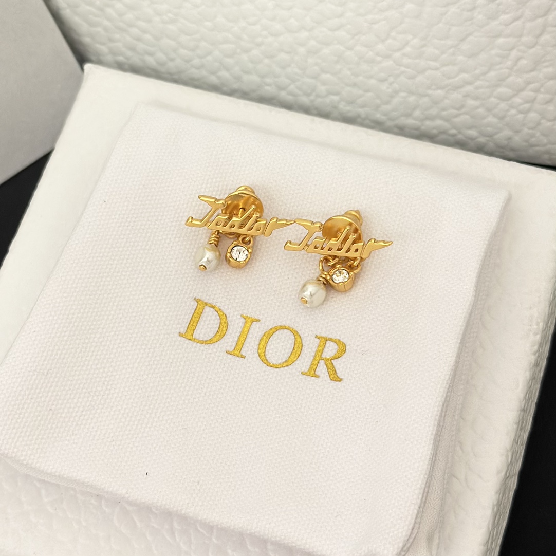 Jadior Stud Pearl Earrings - Original Replica Club