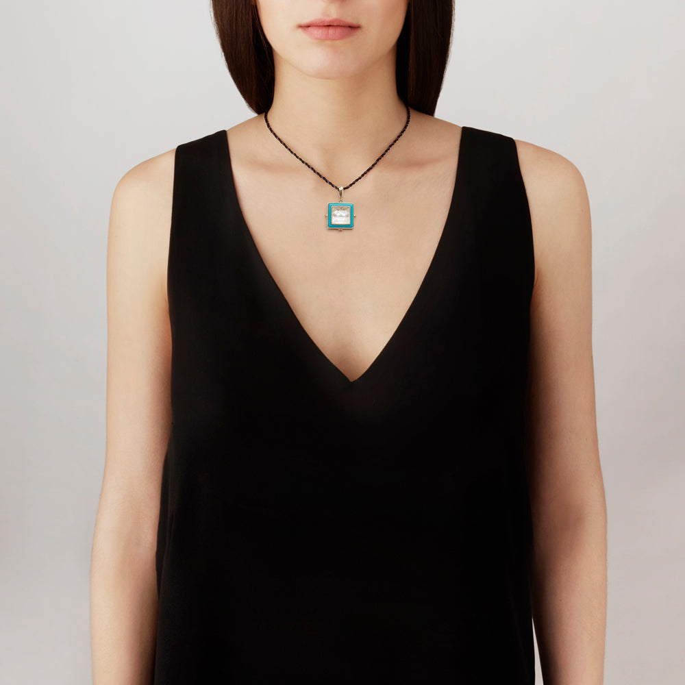 PENDENTIF ARÉTHUSE - CRISTAL INCOLORE, LAQUE TURQUOISE, PLAQUÉ OR JAUNE 18 CARATS