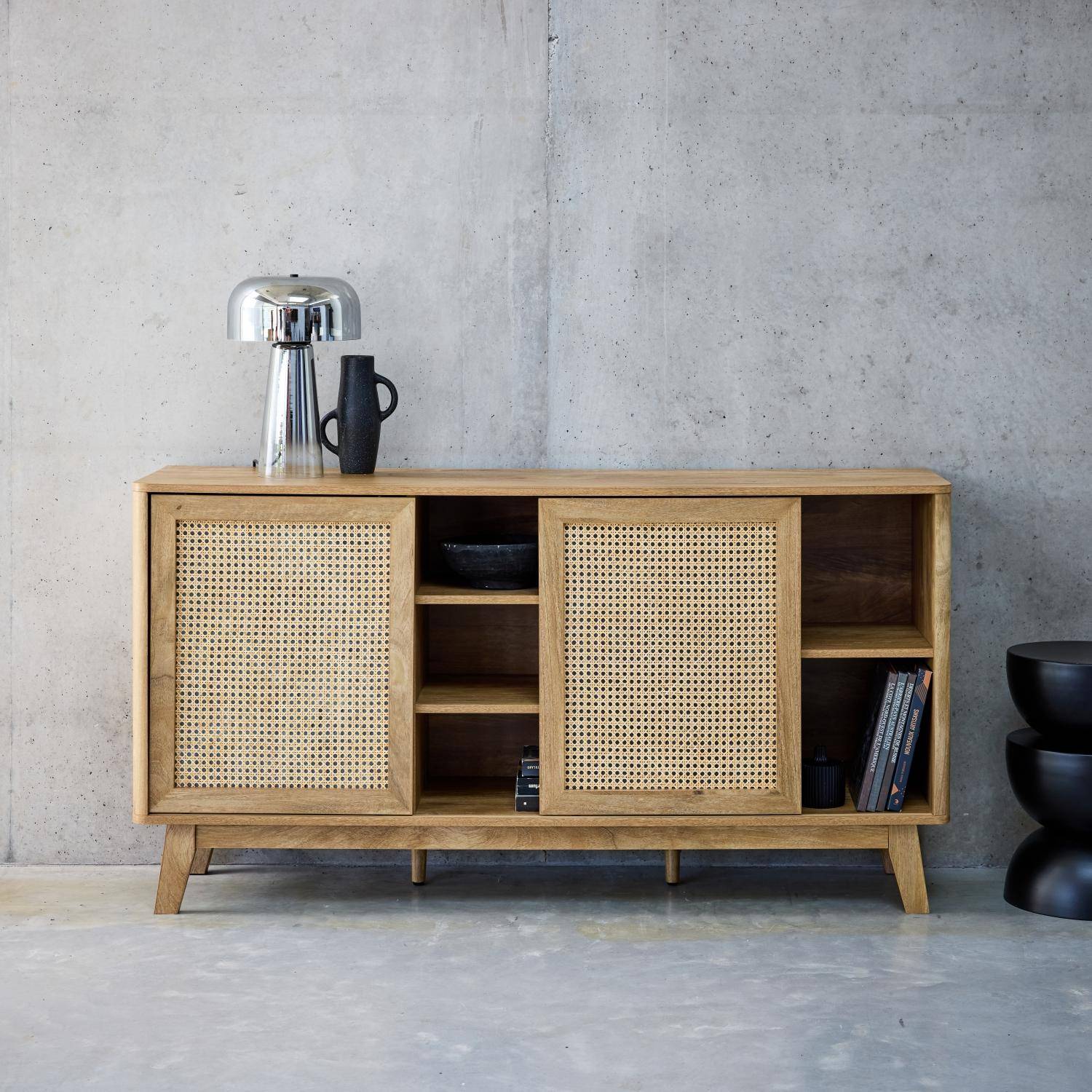 Mani - Aparador con 2 puertas correderas y estantes efecto madera y caña, 150cm