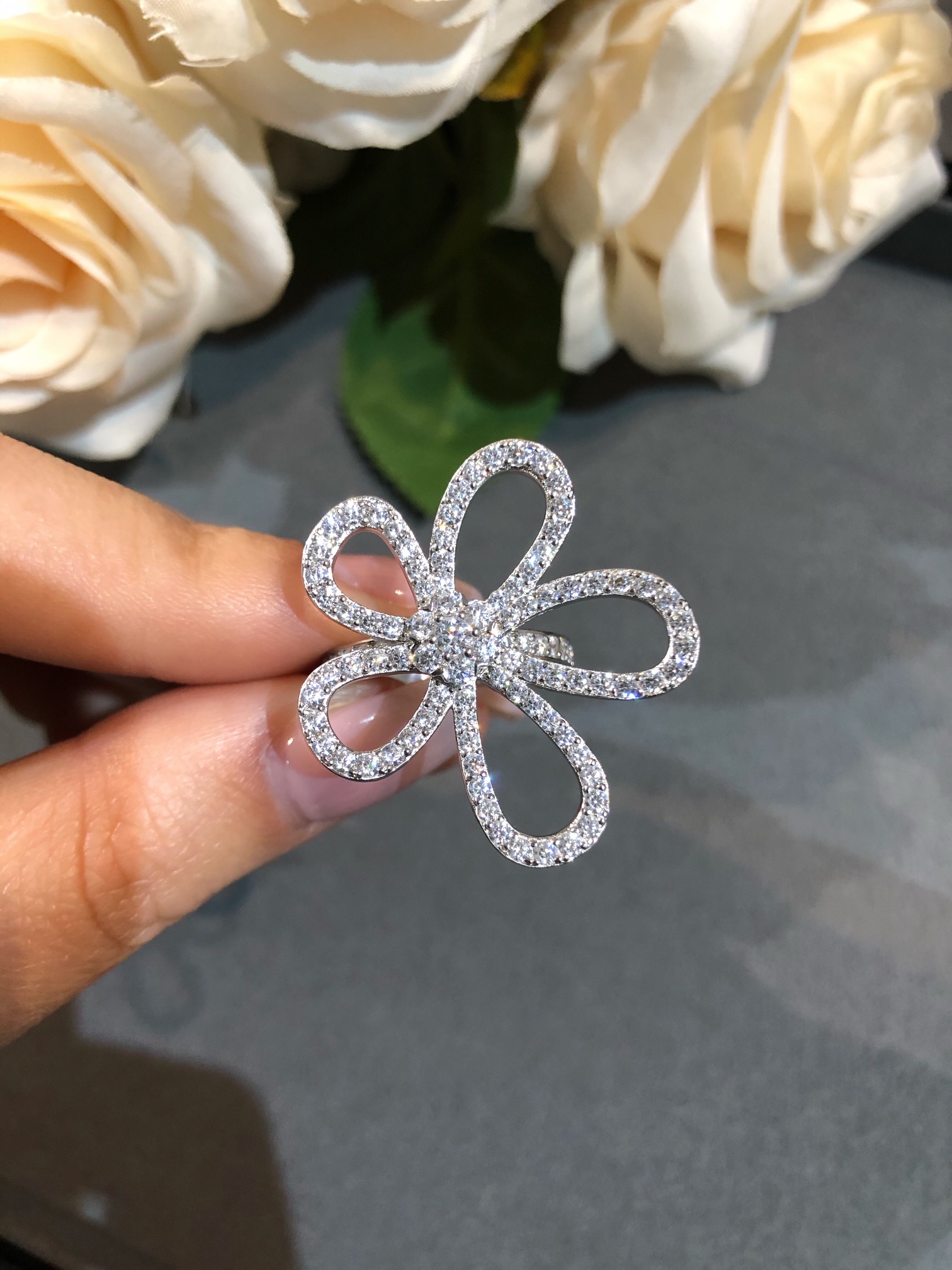 VCA Flowerlace Ring - Original Replica Club