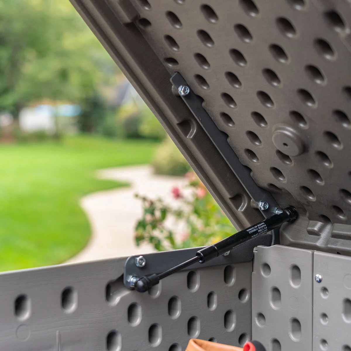 568-Liter Outdoor Storage Deck Box - Model 60384U