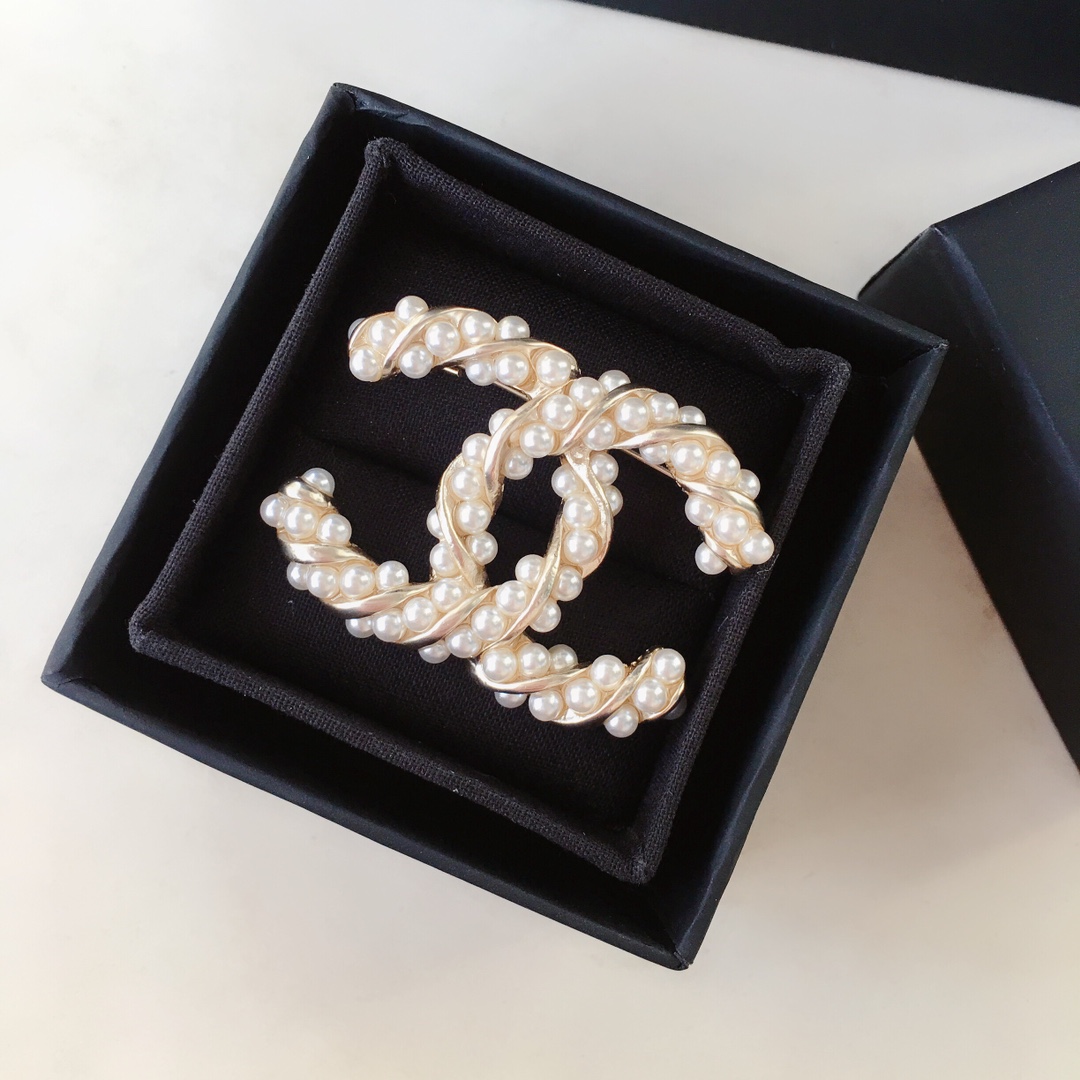 Chanel Pearl Wrap Gold Twist CC Brooch - Original Replica Club