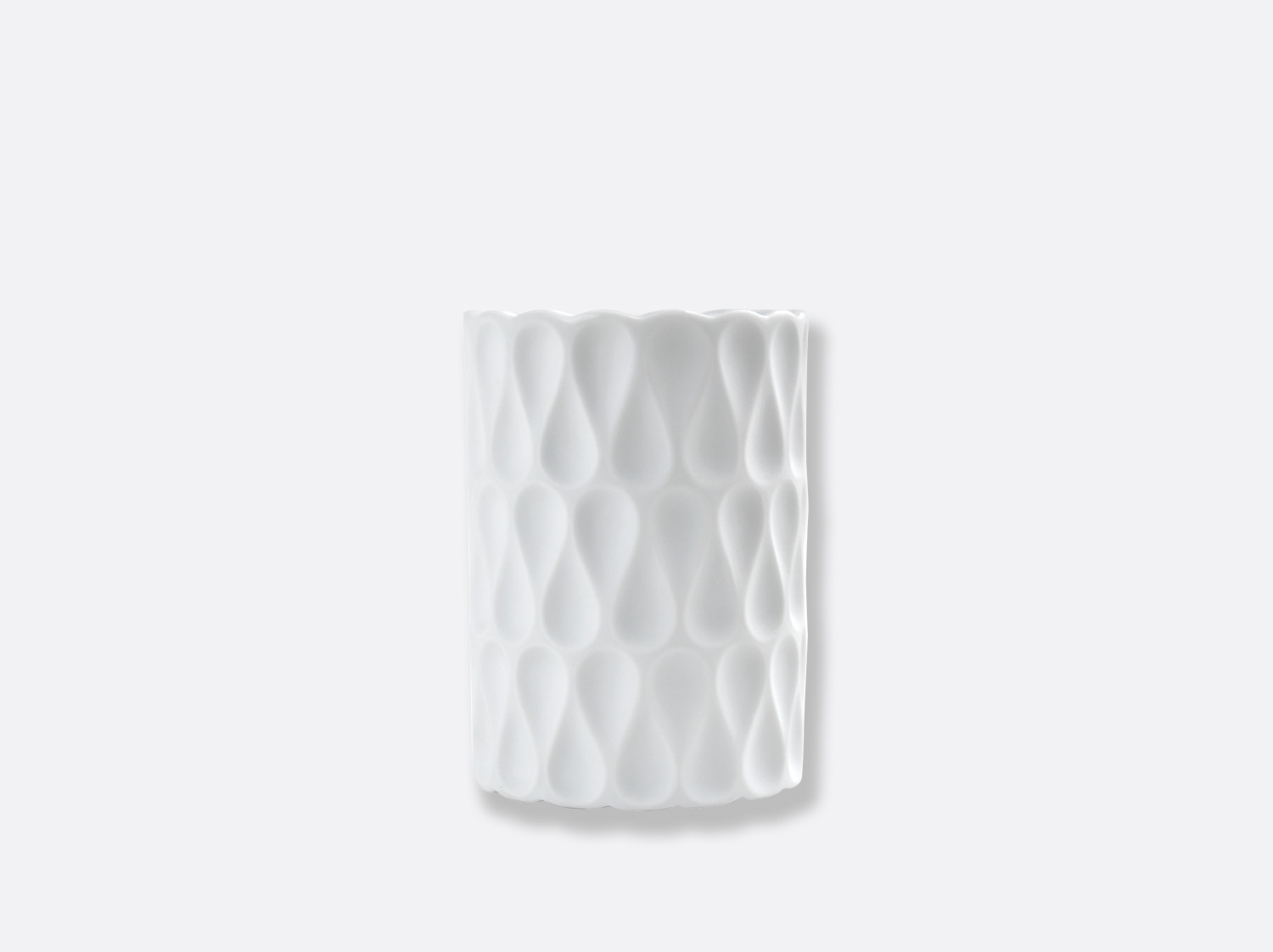 Vase en biscuit H. 13 cm