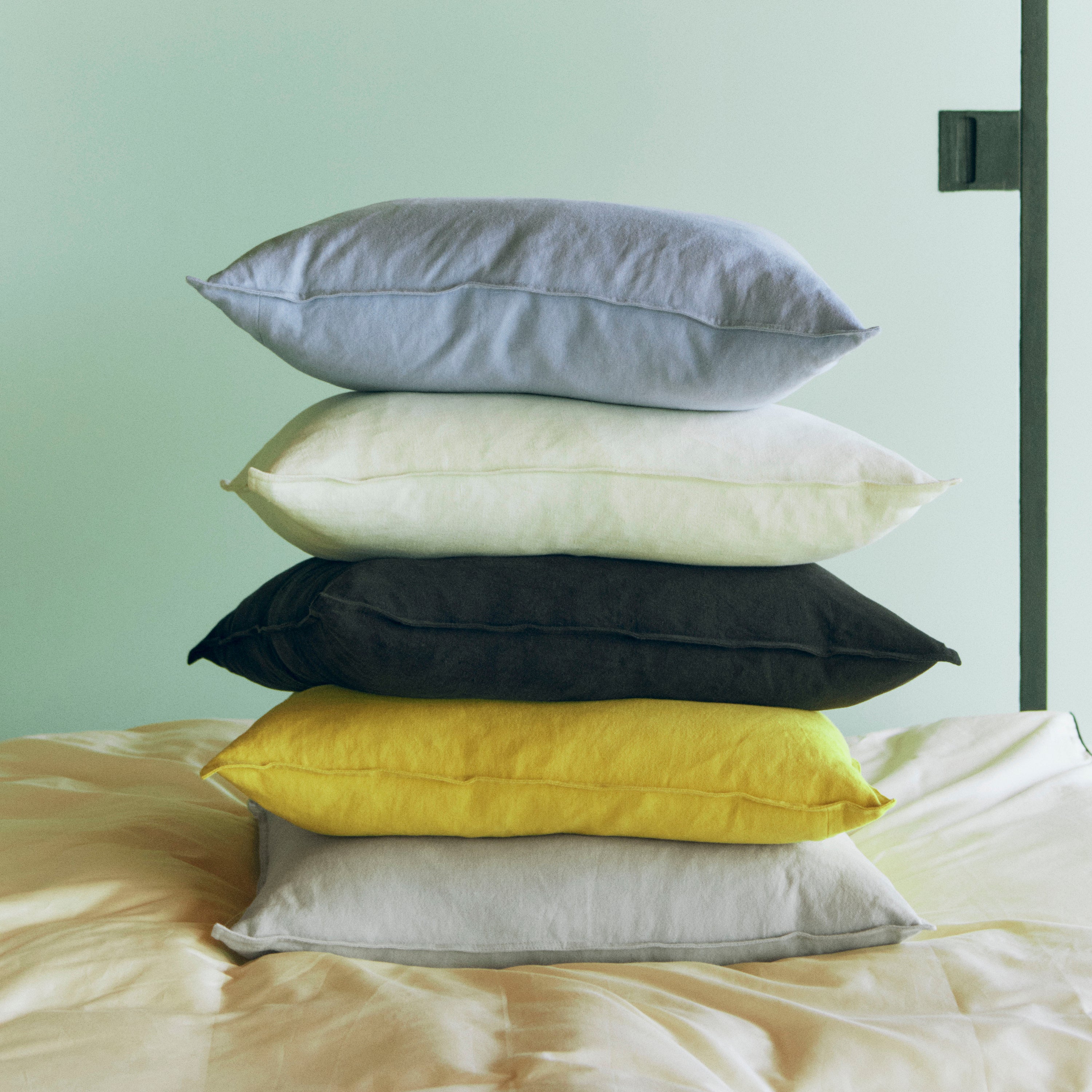 HAY Linen Kussenhoes 60 x 60 - Blauw / Zwart