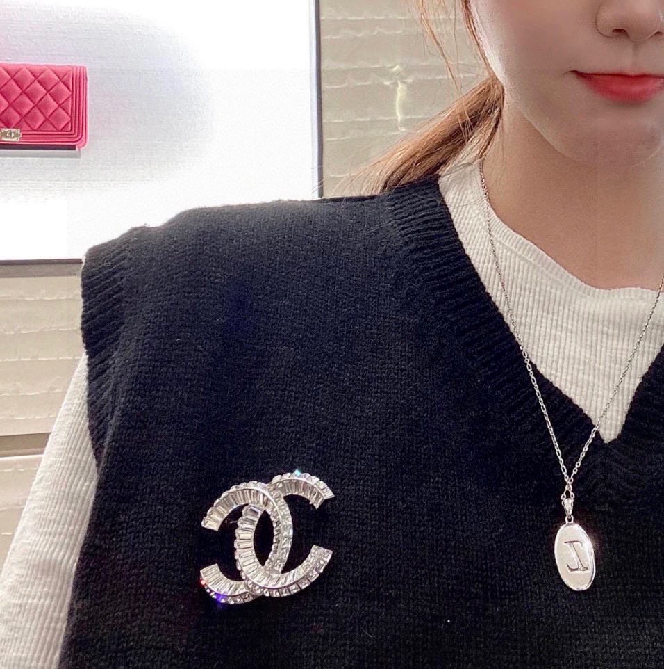 Chanel Rectangular Rhinestone CC Brooch - Original Replica Club