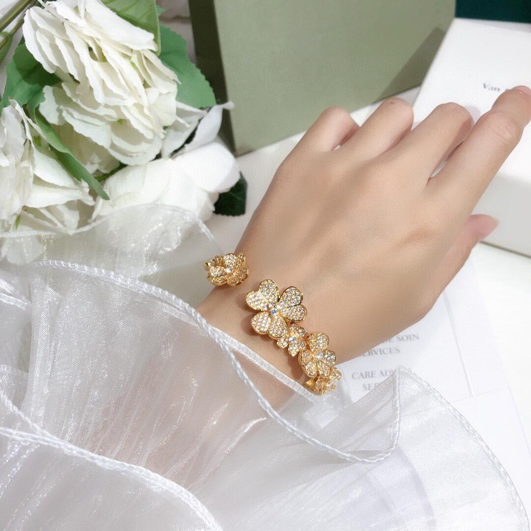 VCA Full Diamond Frivole 7 Flowers Bangle Bracelet - Original Replica Club