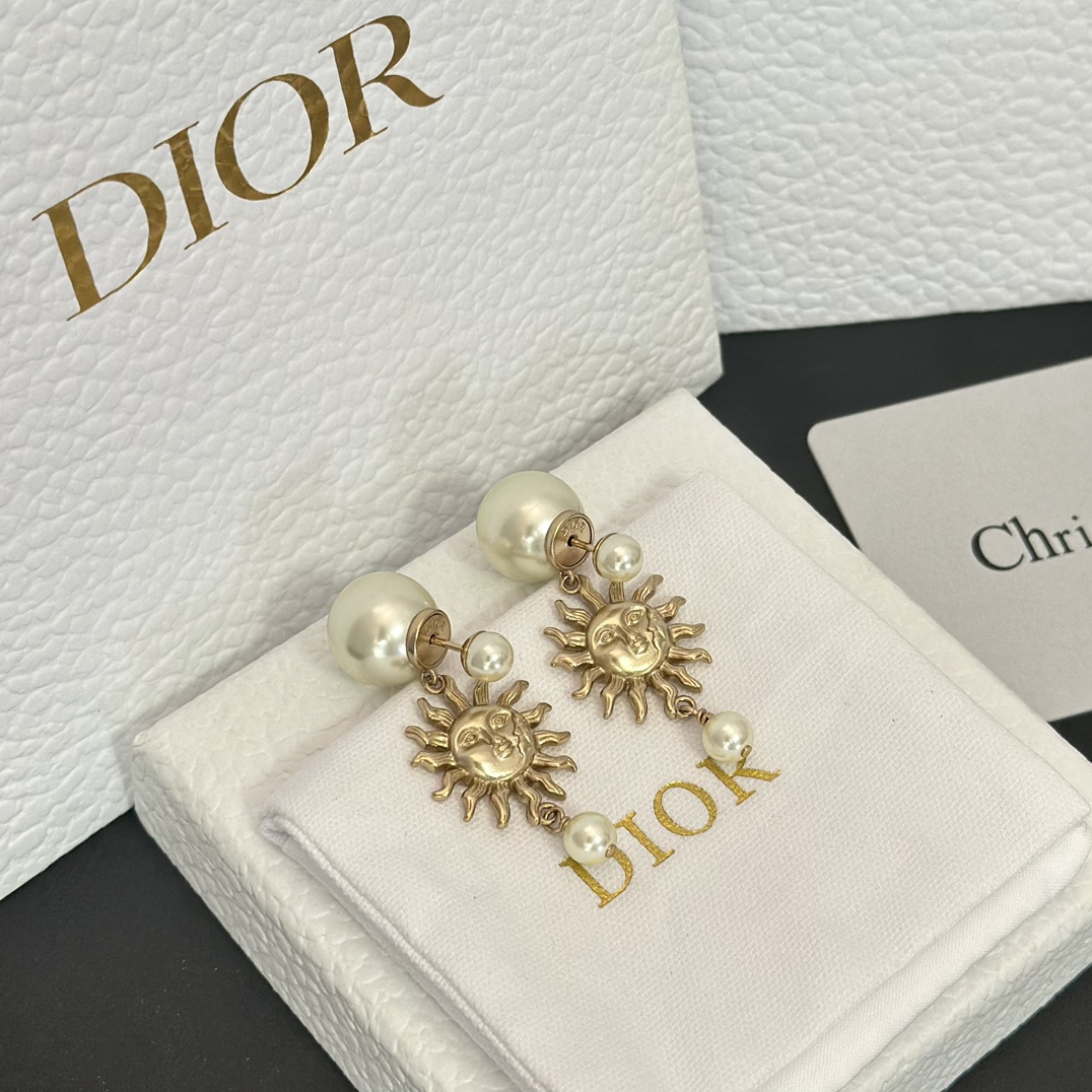 Dior Sun Face Pearl Earrings - Original Replica Club