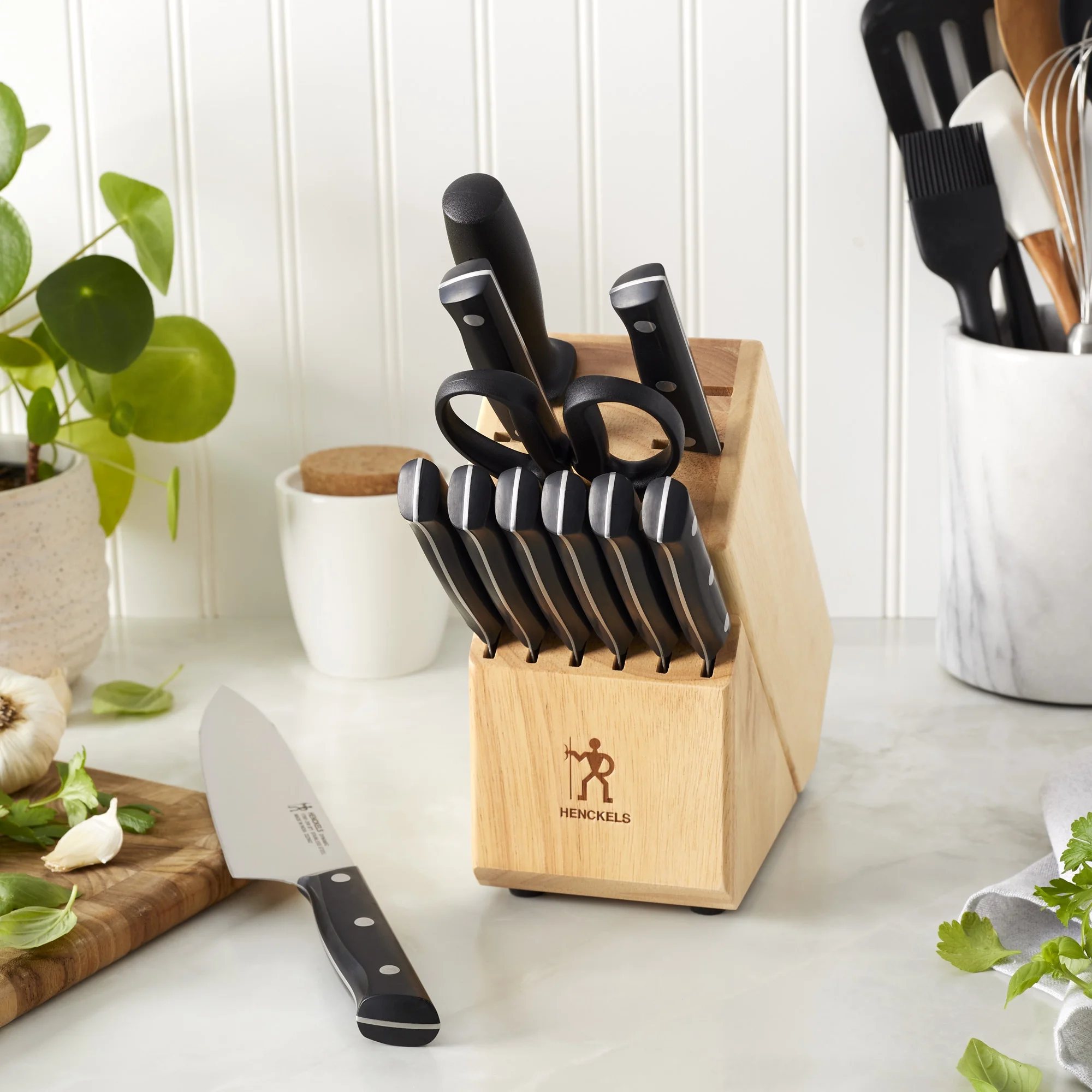 Henckels Dynamic 12-Piece Knife Block Set - Natural