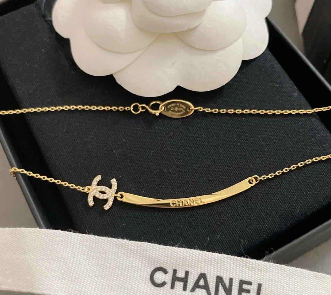 Chanel Smile Necklace Minimalistic - Original Replica Club