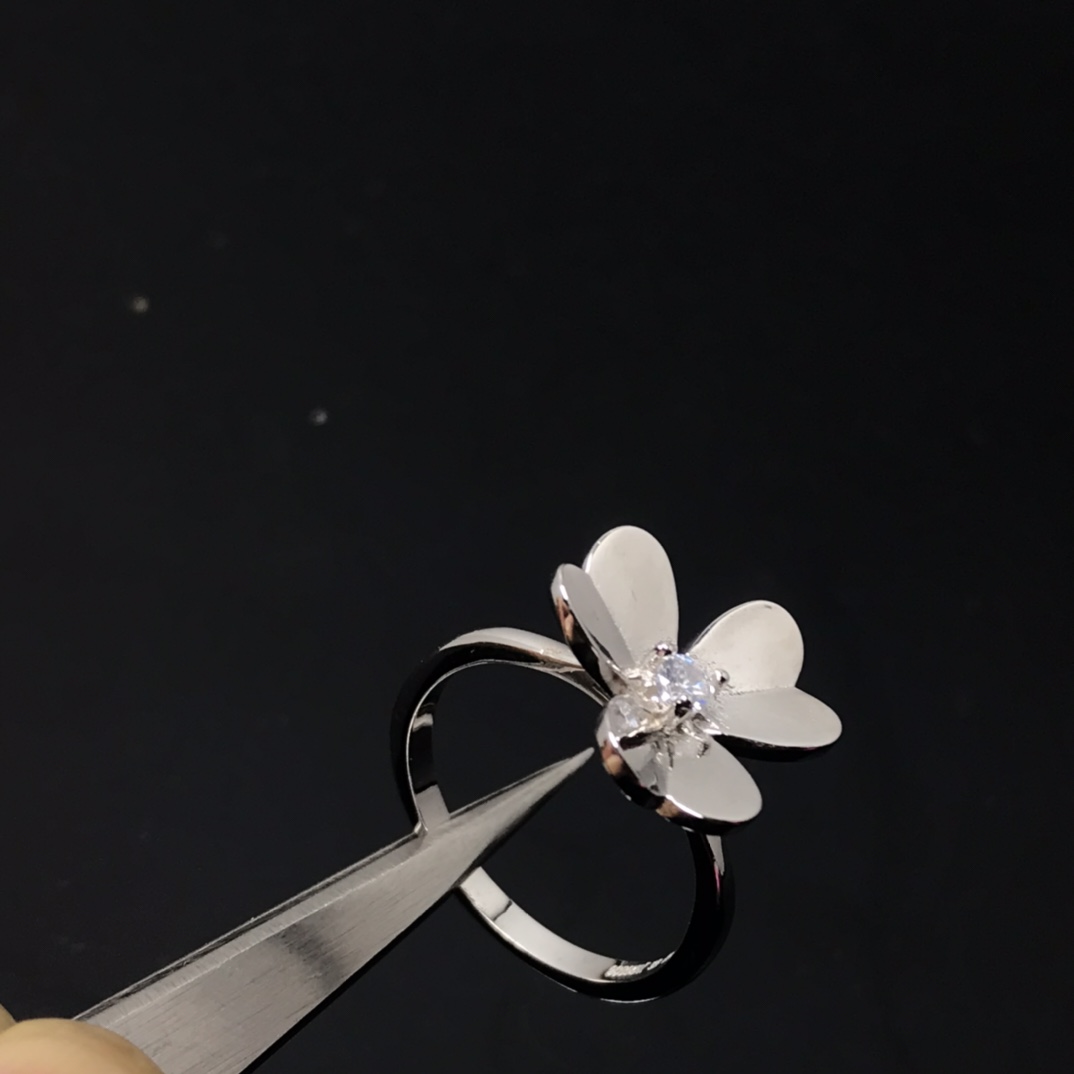 VCA 1 Motif Flower Frivole Ring - Original Replica Club