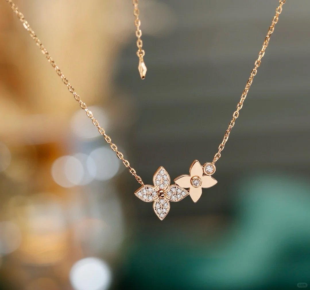 Louis Vuitton Idylle Blossom Pendant Necklace-Two Flowers - Original Replica Club