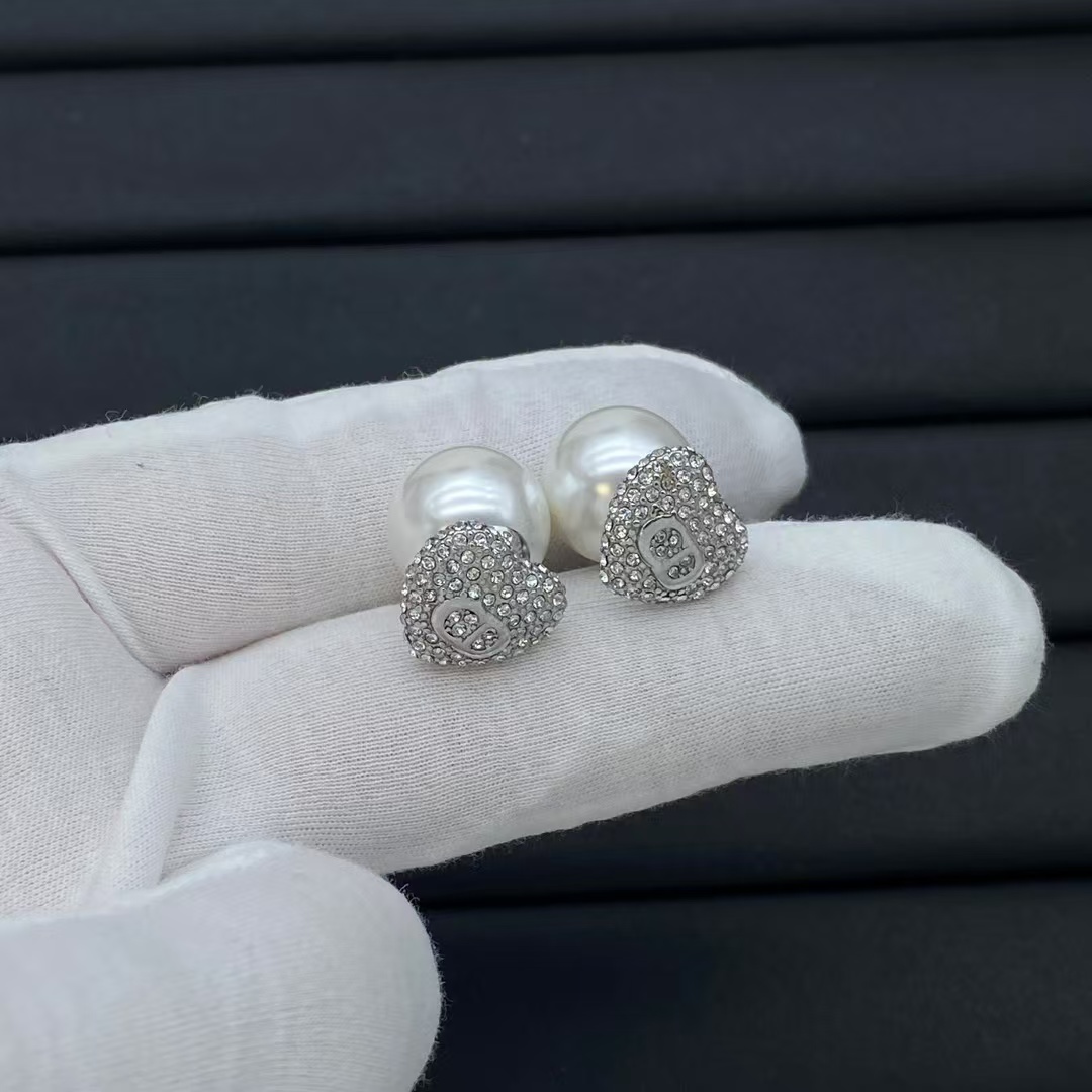 Dior Heart and Pearl Stud Earrings - Original Replica Club