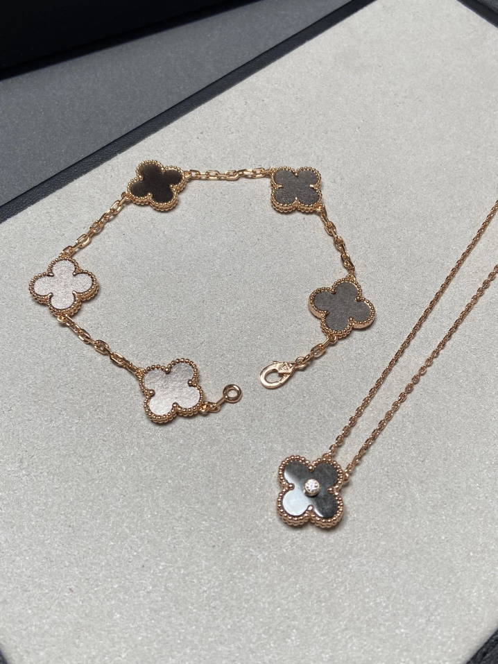 VCA Obsidian Alhambra Bracelet Necklace - Original Replica Club