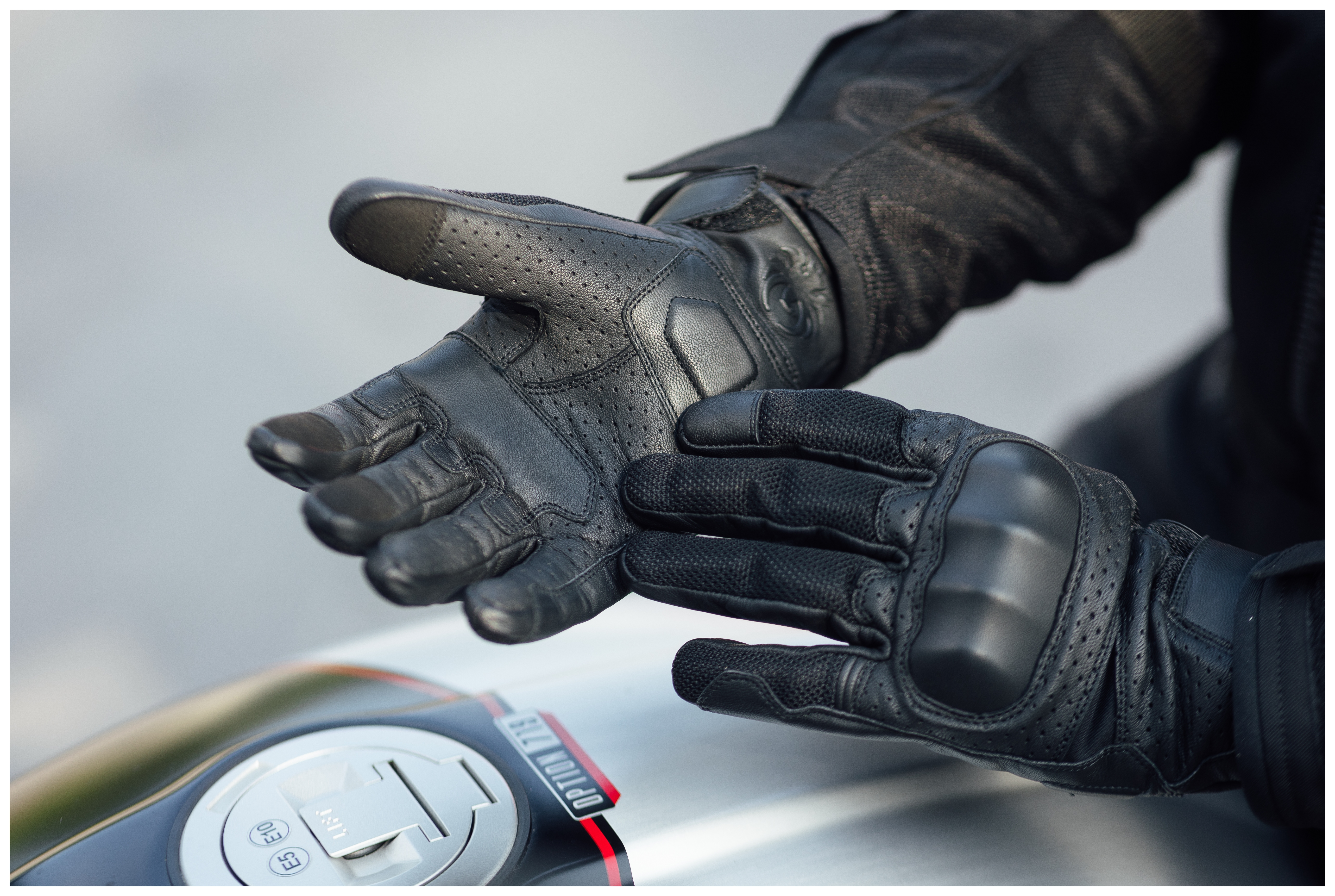SportsBikeShop Merlin Griffin Urban D3O Gloves