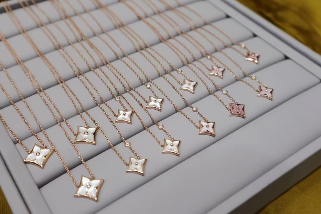 Louis Vuitton Color Blossom BB Star Pendant Necklaces - Original Replica Club