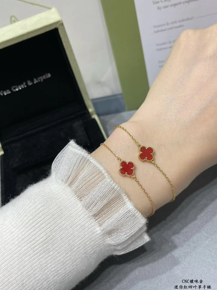 VCA Red Carnelian Clover Sweet Alhambra Bracelet, 1 Motif - Original Replica Club
