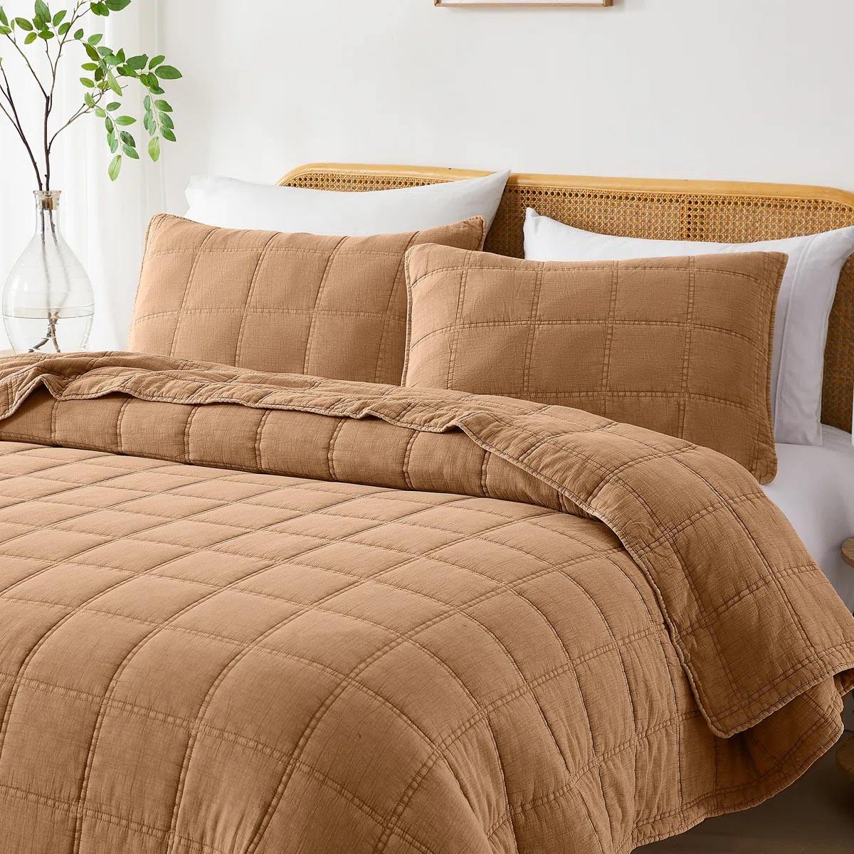 Modern Brown Quilted Quilt Bedspread Set Luxury Style Soft Breathable Fabric For King Queen Twin Bedrooms