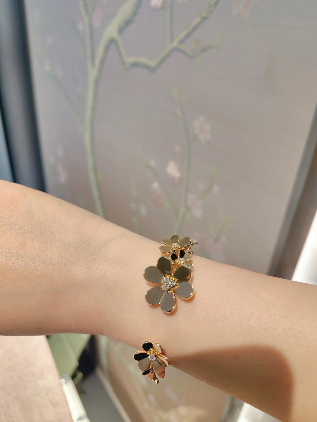 VCA Frivole 7 Flowers Bangle Bracelet - Original Replica Club