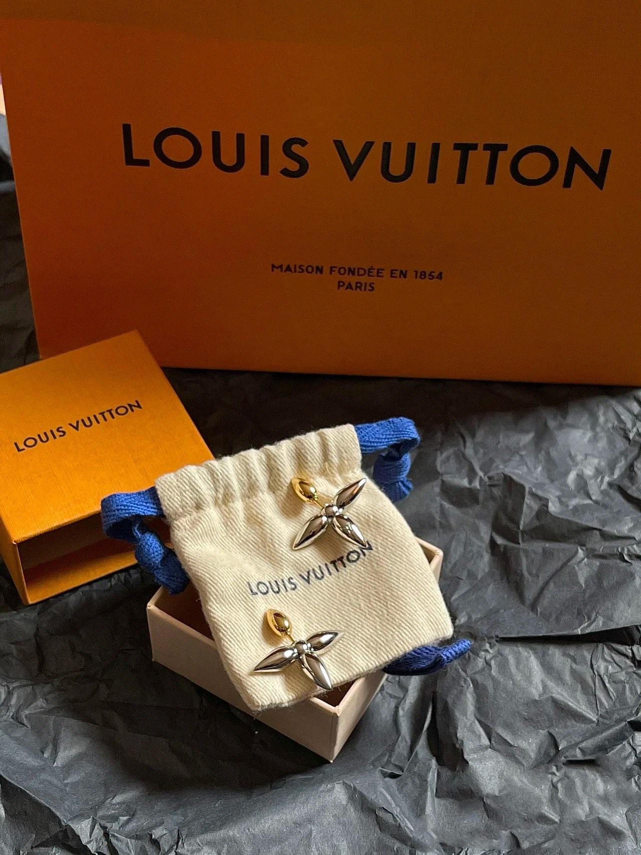 Louis Vuitton Mixed Metal Color Blossom Louisette Earrings - Original Replica Club