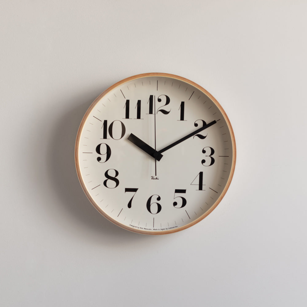 Horloge murale en contreplaqué Riki M