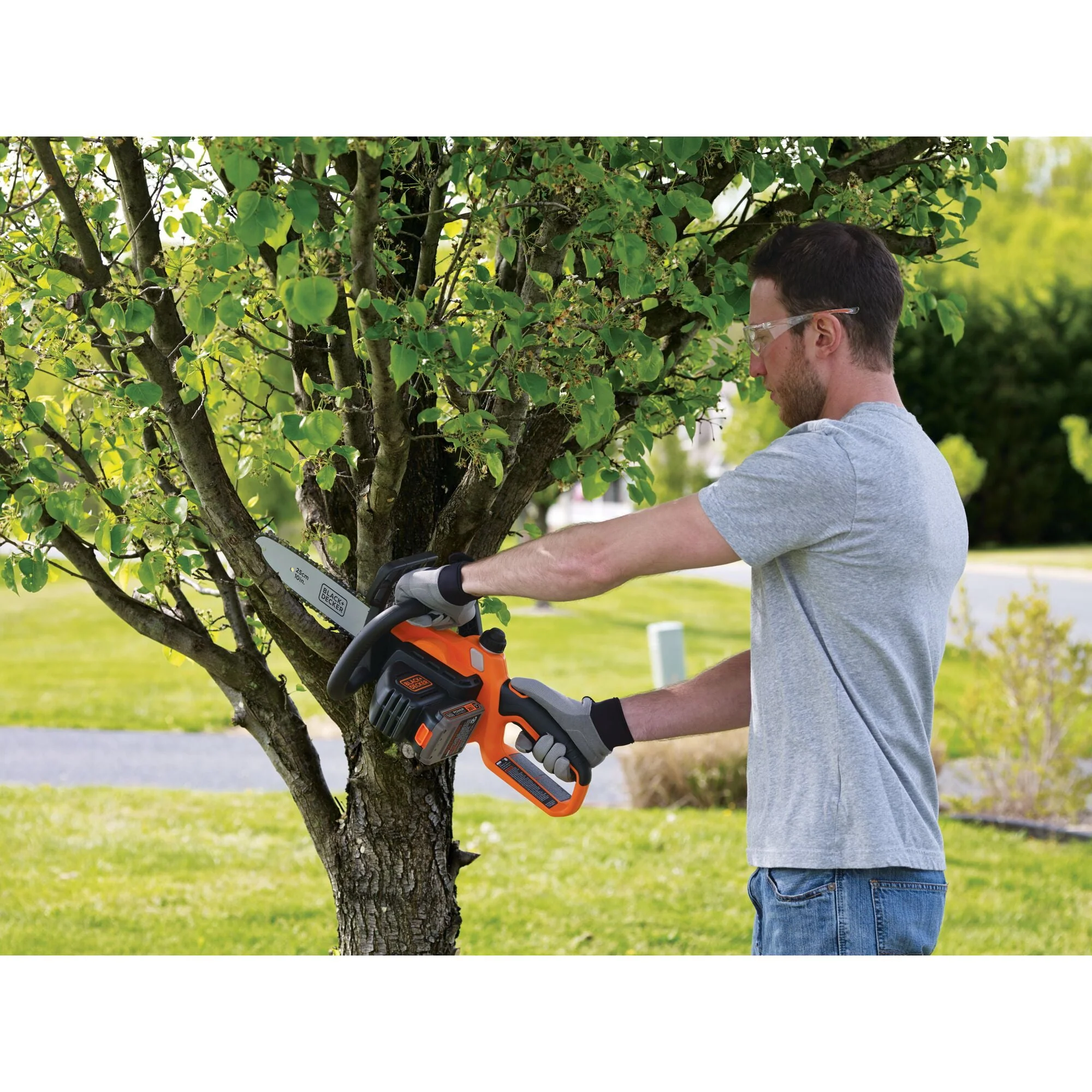 BLACK+DECKER LCS1020 20V MAX Lithium 10 in. Chainsaw - Image 8