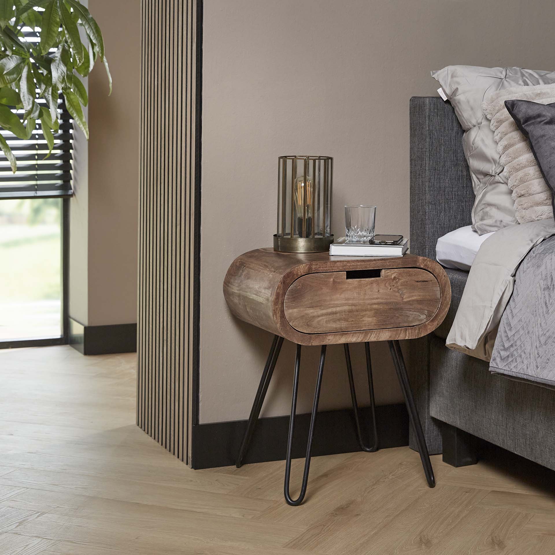 by fonQ Bruce Nachtkastje - Mangohout