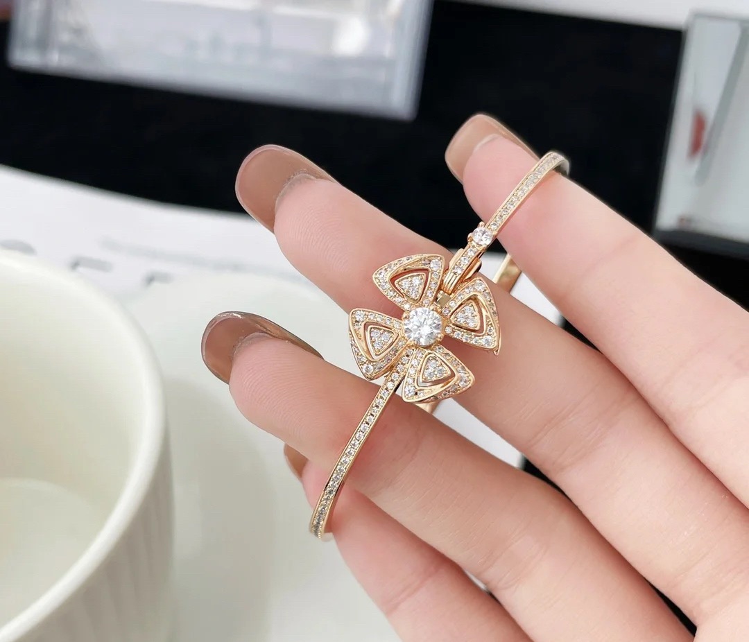 Dupe Bvlgari Fiorever Bracelet Rose Gold Flower Bangle - Original Replica Club