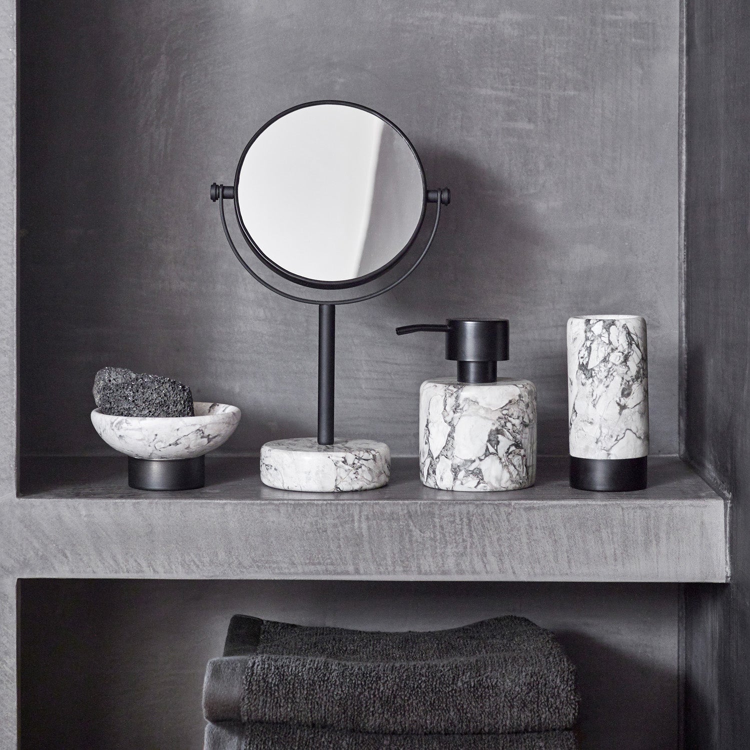 Aquanova Nero Zeepschaal - Alba