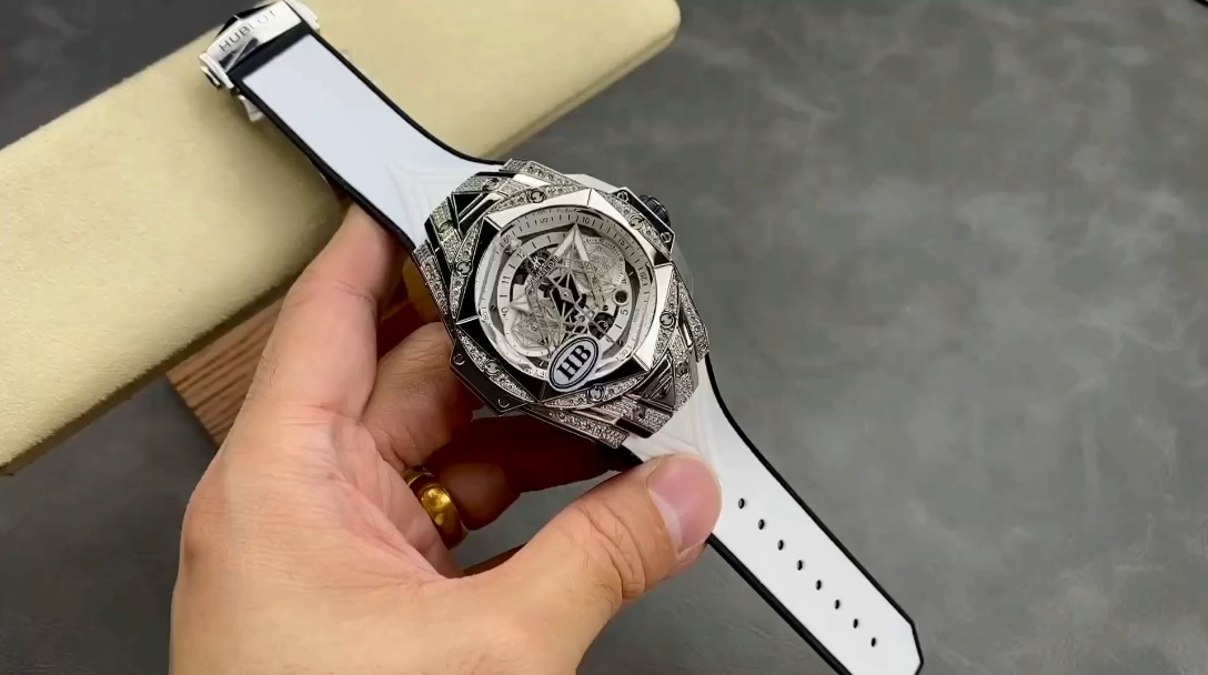 418.NX.2001.RX.1604.MXM20 Hublot Big Bang Partnerships Sang Bleu II Titanium Diamond