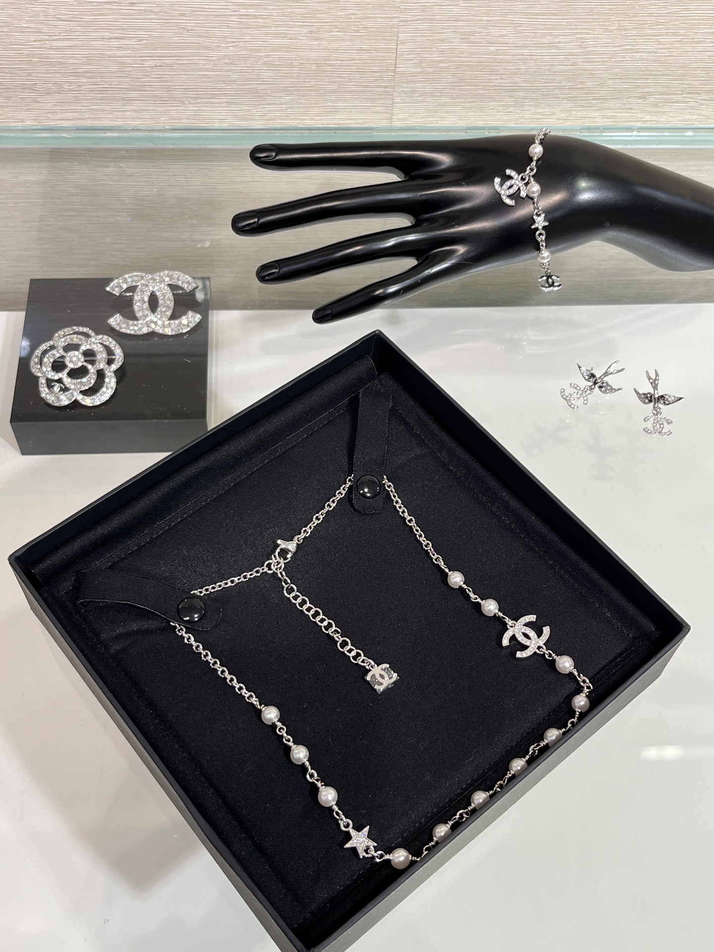 Chanel Pearl Floating CC Charm Silver Necklace - Original Replica Club